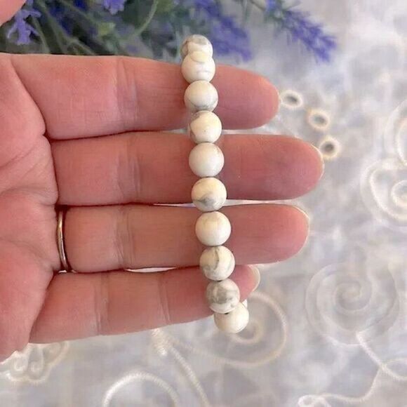Natural Creamy White Howlite & Black Onyx Stretch Bracelet - Picture 4 of 7